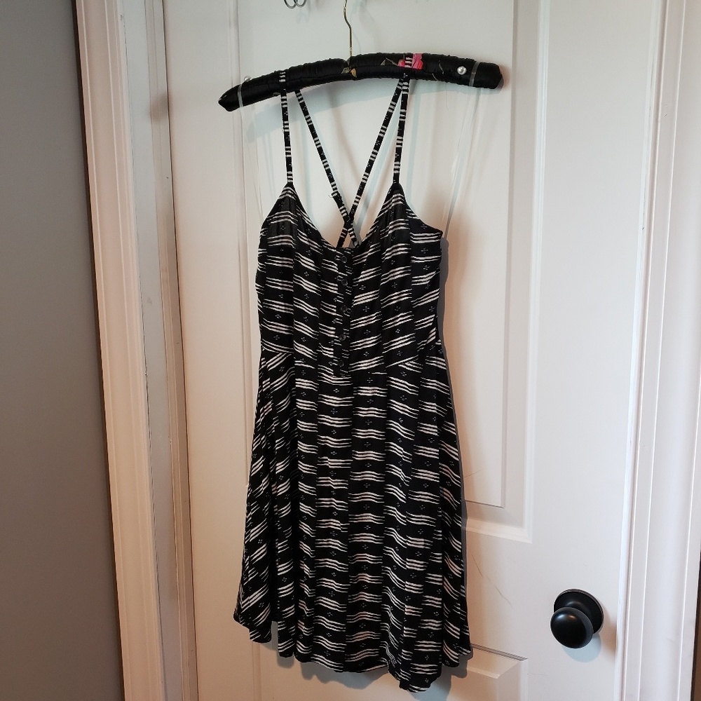 SO Brand Flowy Dress - Criss Cross Straps - Large